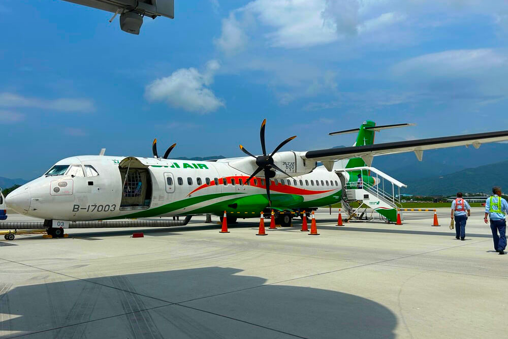 澎湖台北來回機票.立榮航空