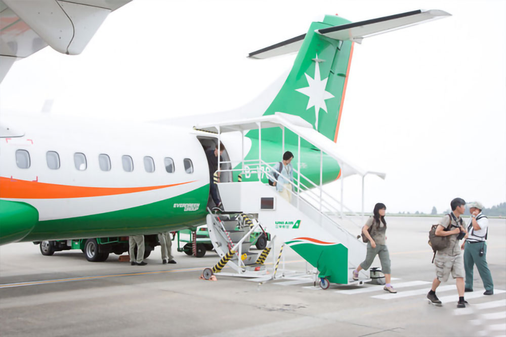 澎湖台北來回機票.立榮航空