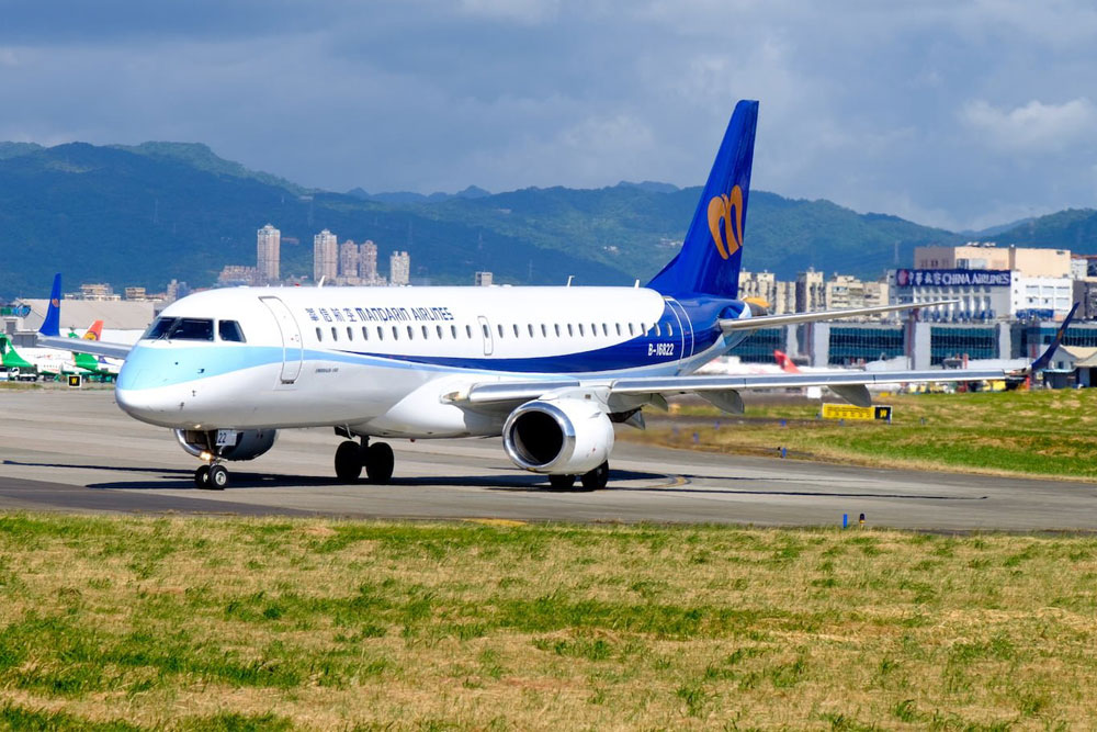 澎湖台北來回機票.華信航空