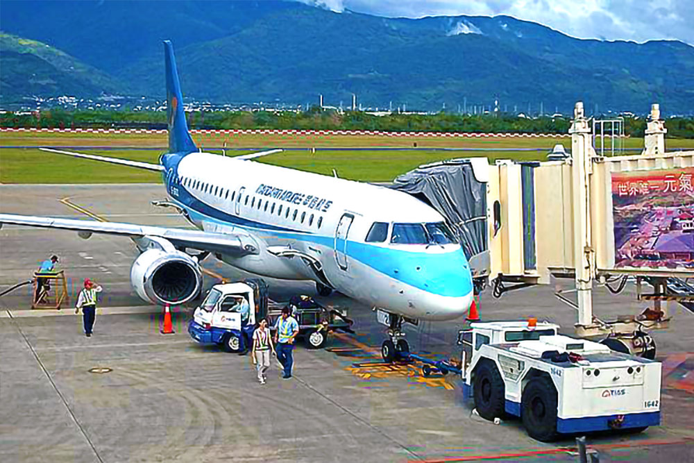 澎湖台北來回機票.華信航空