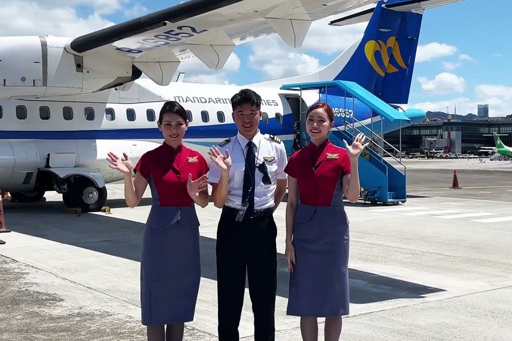 澎湖台北來回機票.華信航空