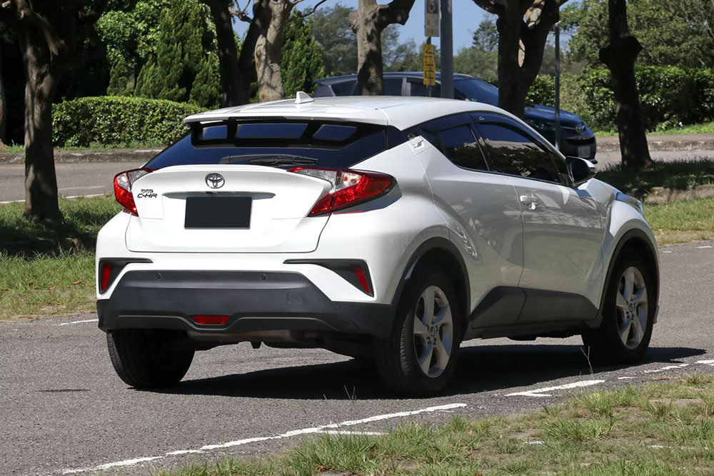 TOYOTA-CHR 五人座