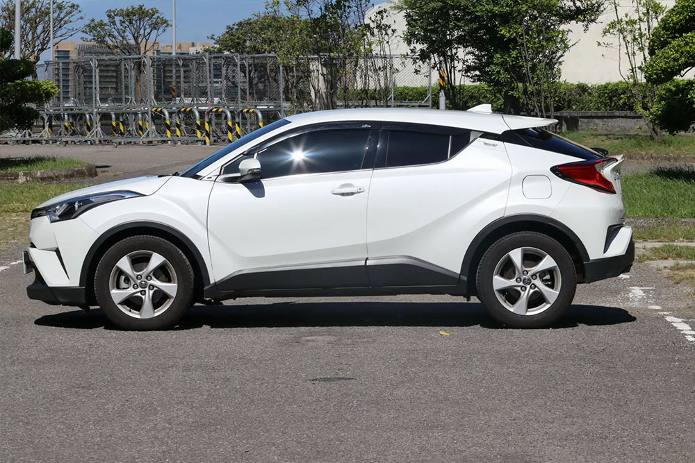 TOYOTA-CHR 五人座
